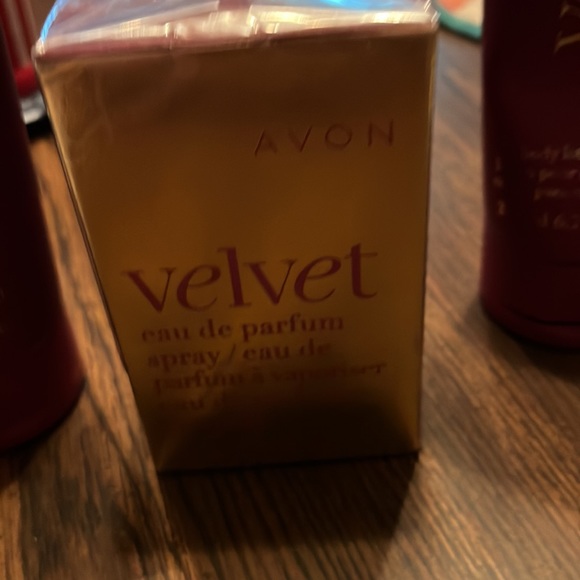 Velvet Eau de Parfum by Avon set - Picture 3 of 6